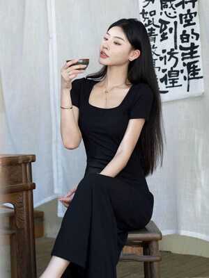 夏季垂坠感修身显瘦方领包臀法式