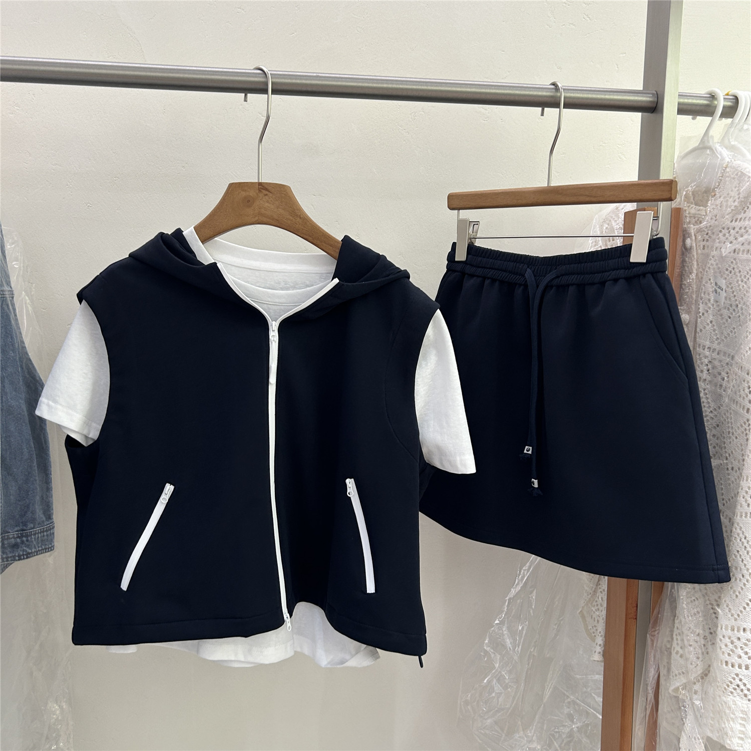 2026春季新款女装连帽无袖卫衣短袖短裙三件套拉链时尚套装甜辣风