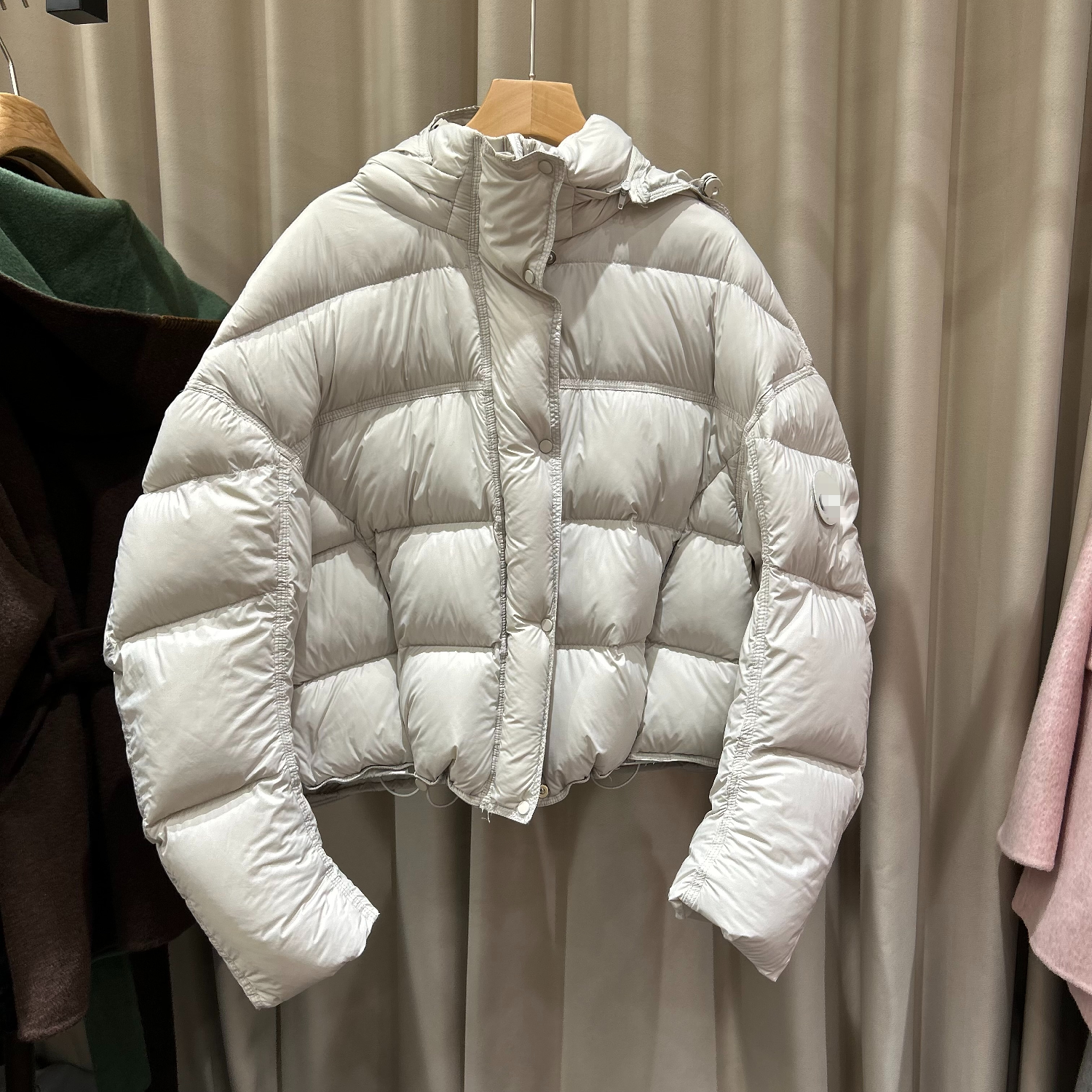 欧洲站2025冬季新品短款连帽面包服女90白鸭绒保暖洋气羽绒服外套