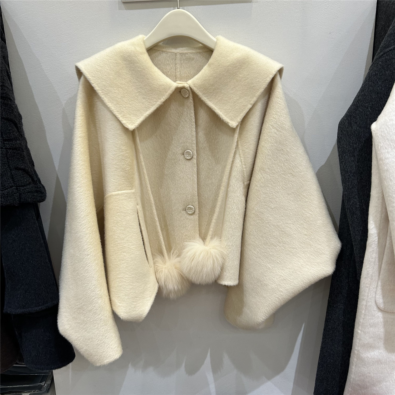 商场同款2025秋冬韩系毛呢外套女短款领狐狸毛球减龄千金风大衣女