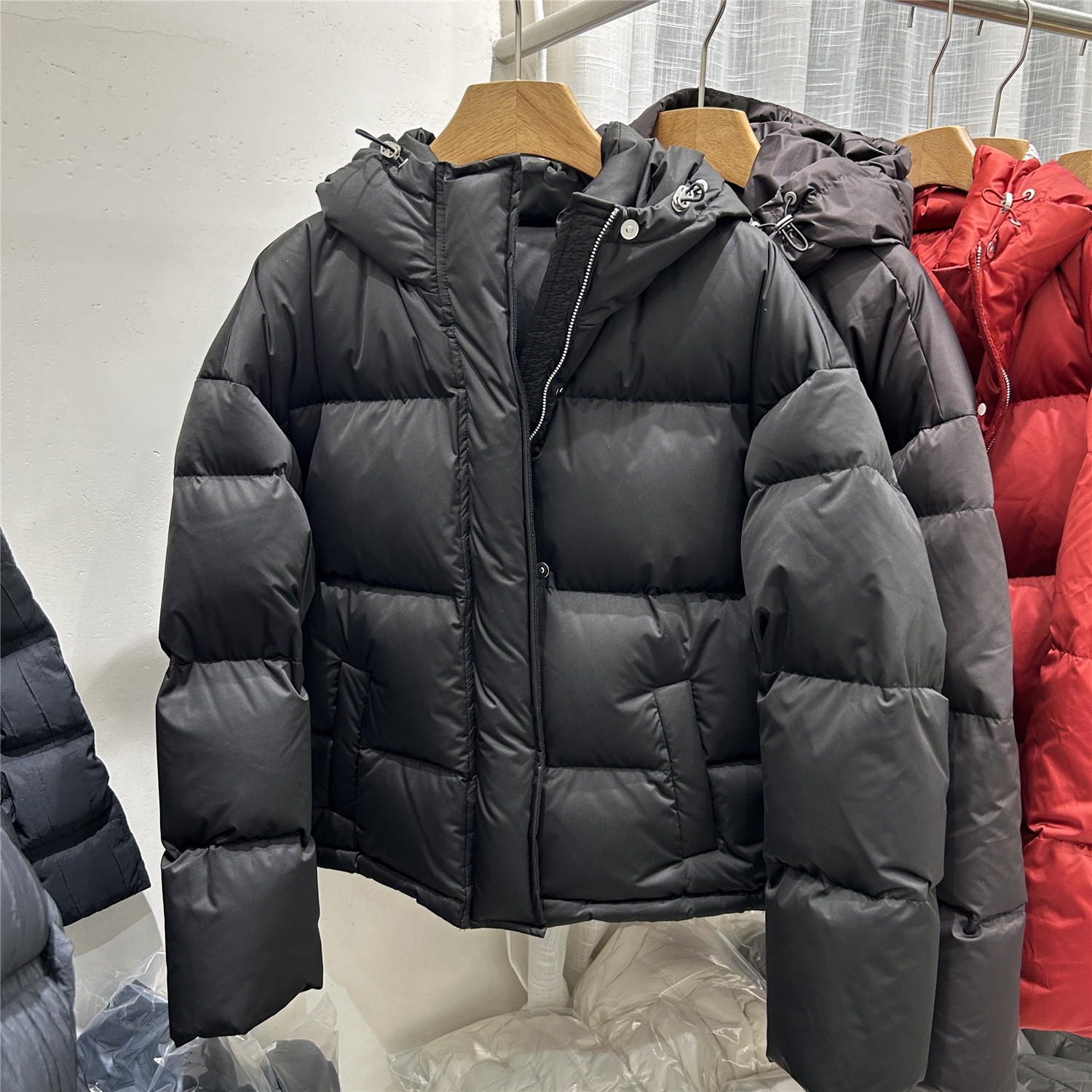 欧洲站欧货2025新款缎面连帽90白鹅绒羽绒服女加厚保暖面包服外套