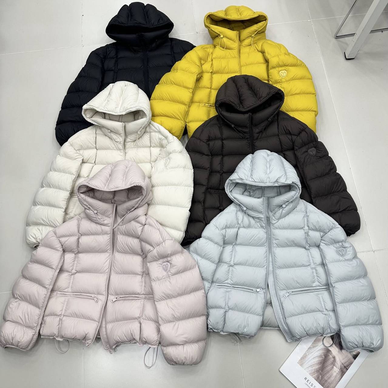 欧洲站欧货连帽短款白鹅绒羽绒服女轻奢风排骨服保暖外套多色6630