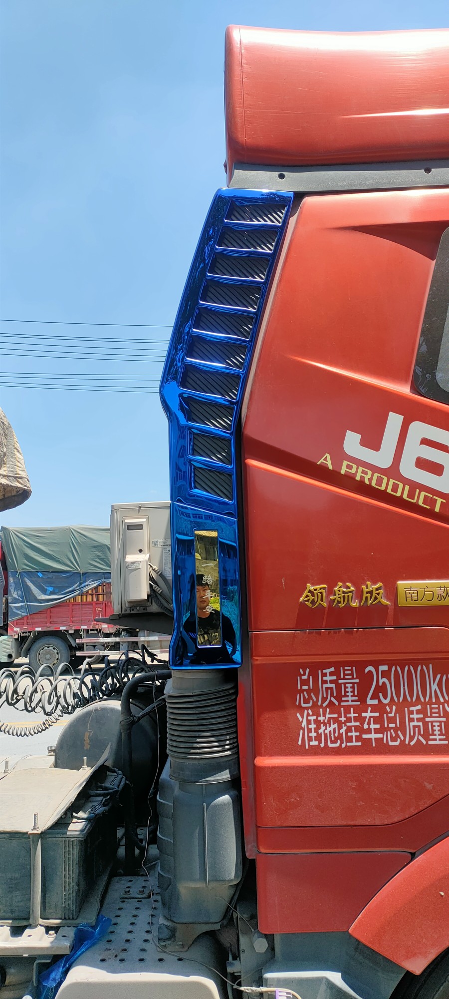 适用于解放j6p驾驶室空滤进气道装饰 后围不锈钢尾翼装饰用品大全