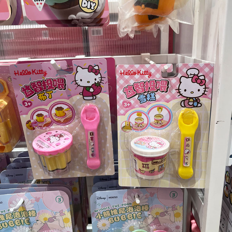名创优品三丽鸥家族系列投喂玩具