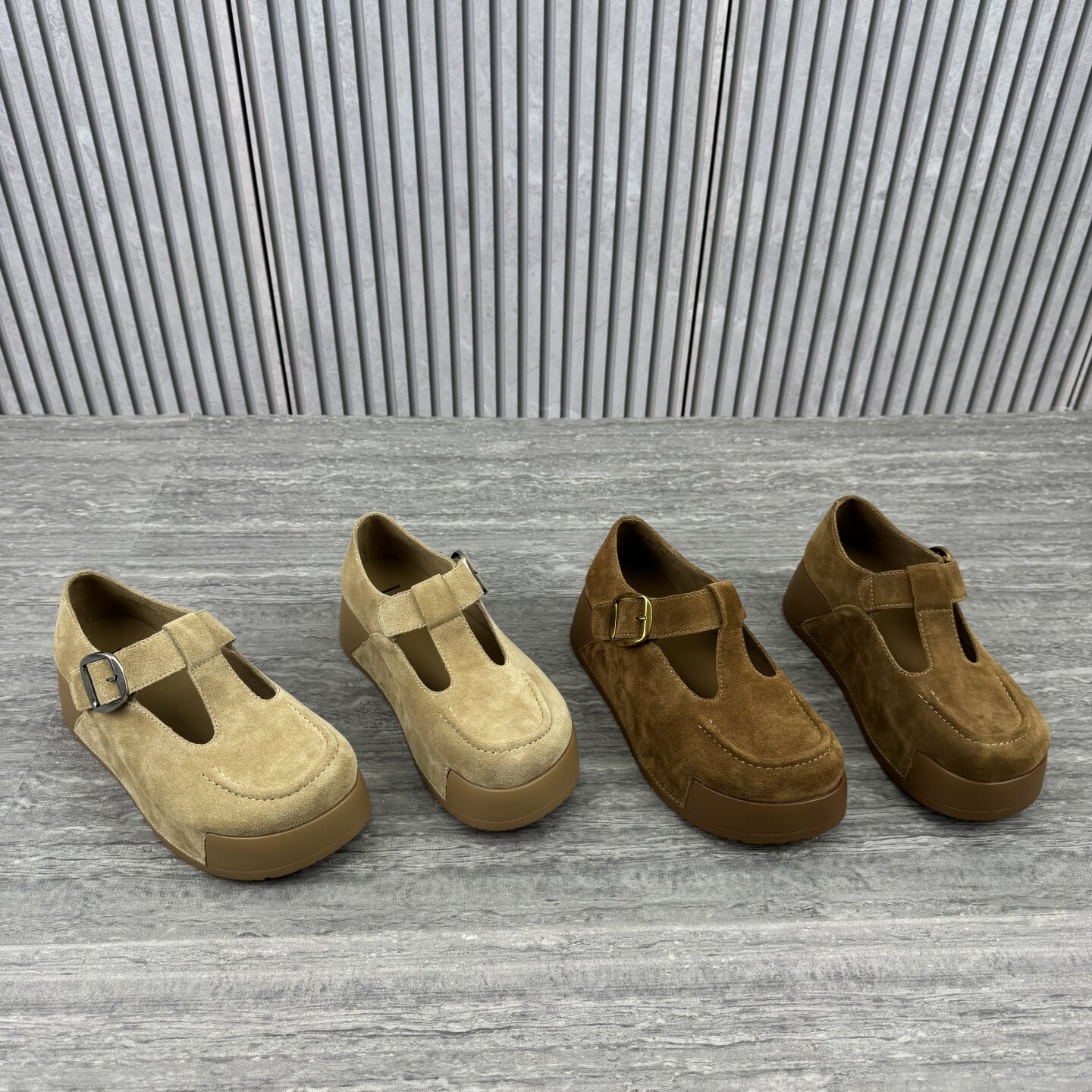 2026春季新款欧洲站欧货英伦磨砂皮乐福鞋女松糕底厚底温柔风单鞋