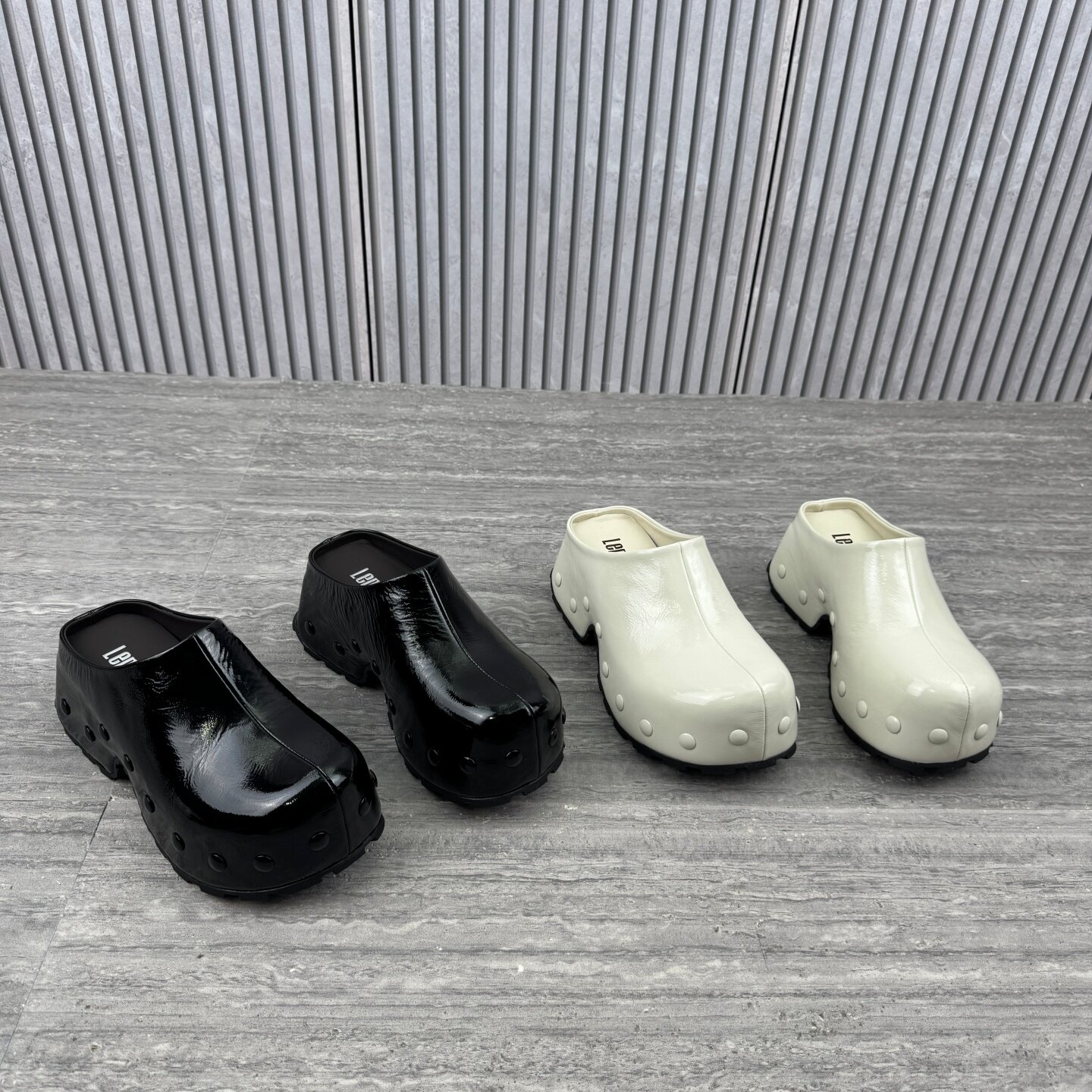 漆皮铆钉包头拖女内增高一脚蹬