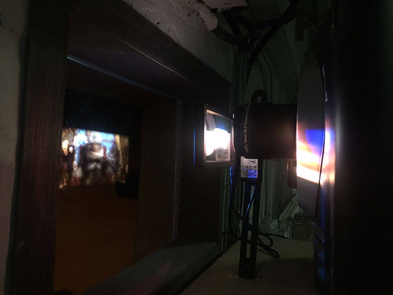 科视工程投影机主动快门式DLP 3D转被动偏光立体3D转换器设备
