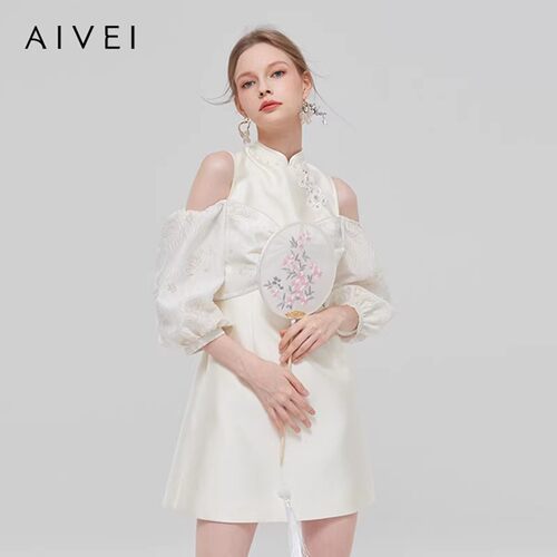 AIVEI/艾薇2023春季新中式气质露肩连衣裙专柜正品Q0160104-2180