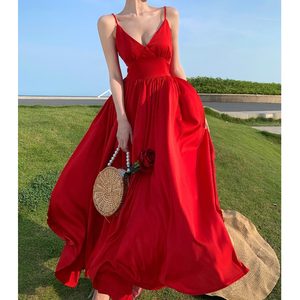 三亚海边拍照衣服超仙红色吊带沙滩长裙泰国穿搭度假连衣裙高级感