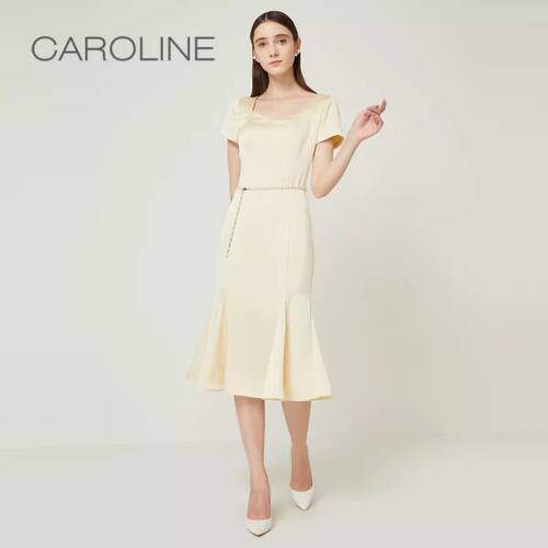 CAROLINE卡洛琳 夏季方领短袖收腰修身鱼尾洋装ECRBBA02-1980