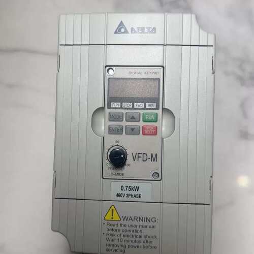 议价台达变频器0.75kw，成色外观非常新，发货时可通电可维修