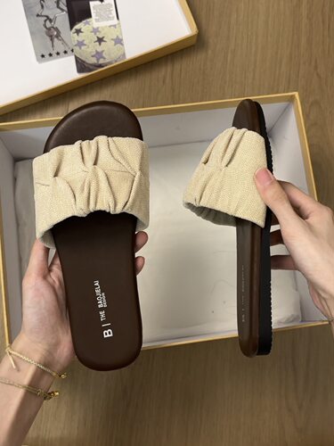 喜番SHOP复古风褶皱亚麻一字拖鞋女夏外穿2026新款度假沙滩凉拖鞋