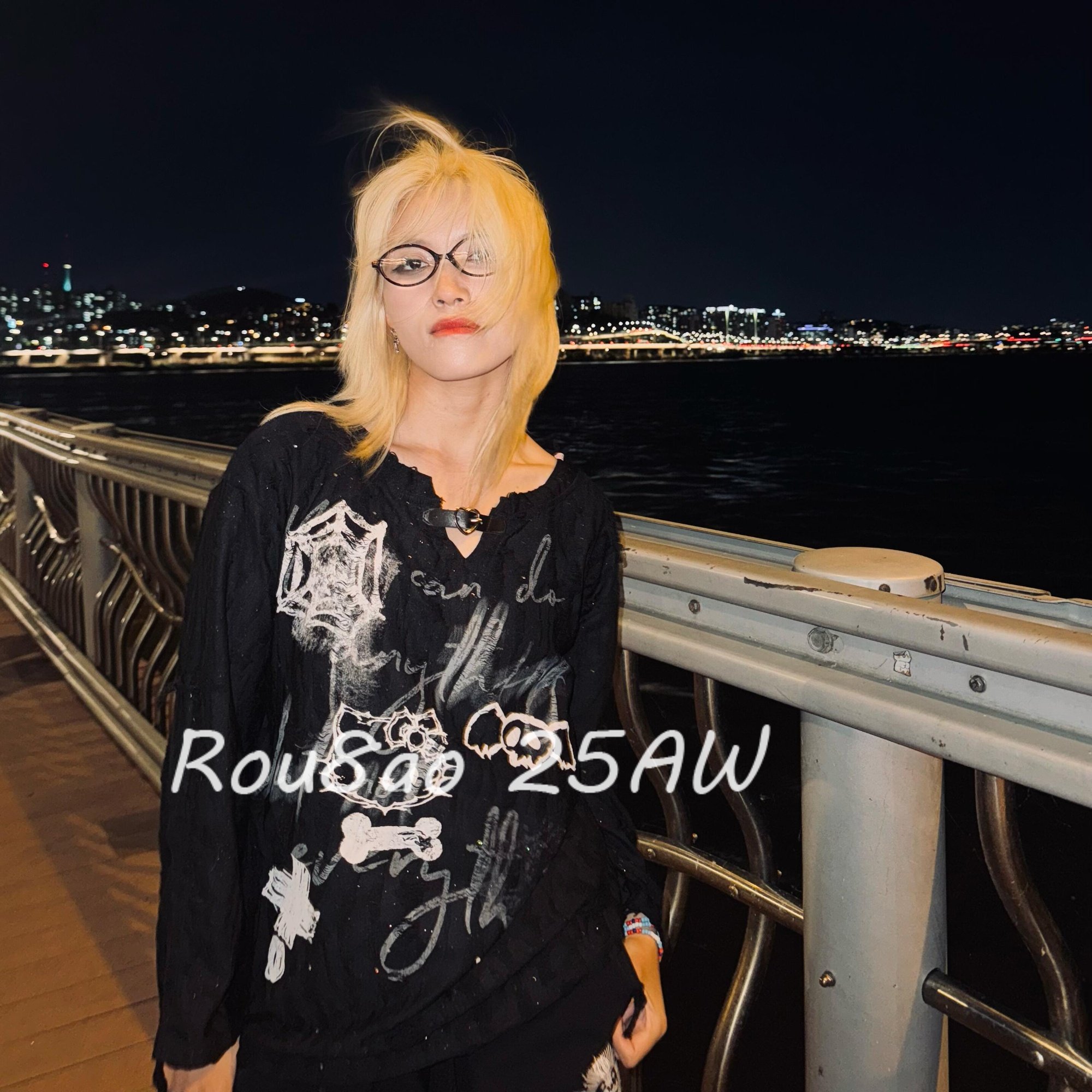 Rou8ao微胖大码女装美式复古V领皮扣破洞印花长袖t恤胖mm个性上衣,女装/女士精品,大码内搭,淘宝优惠券,粉丝福利购,淘宝优惠卷