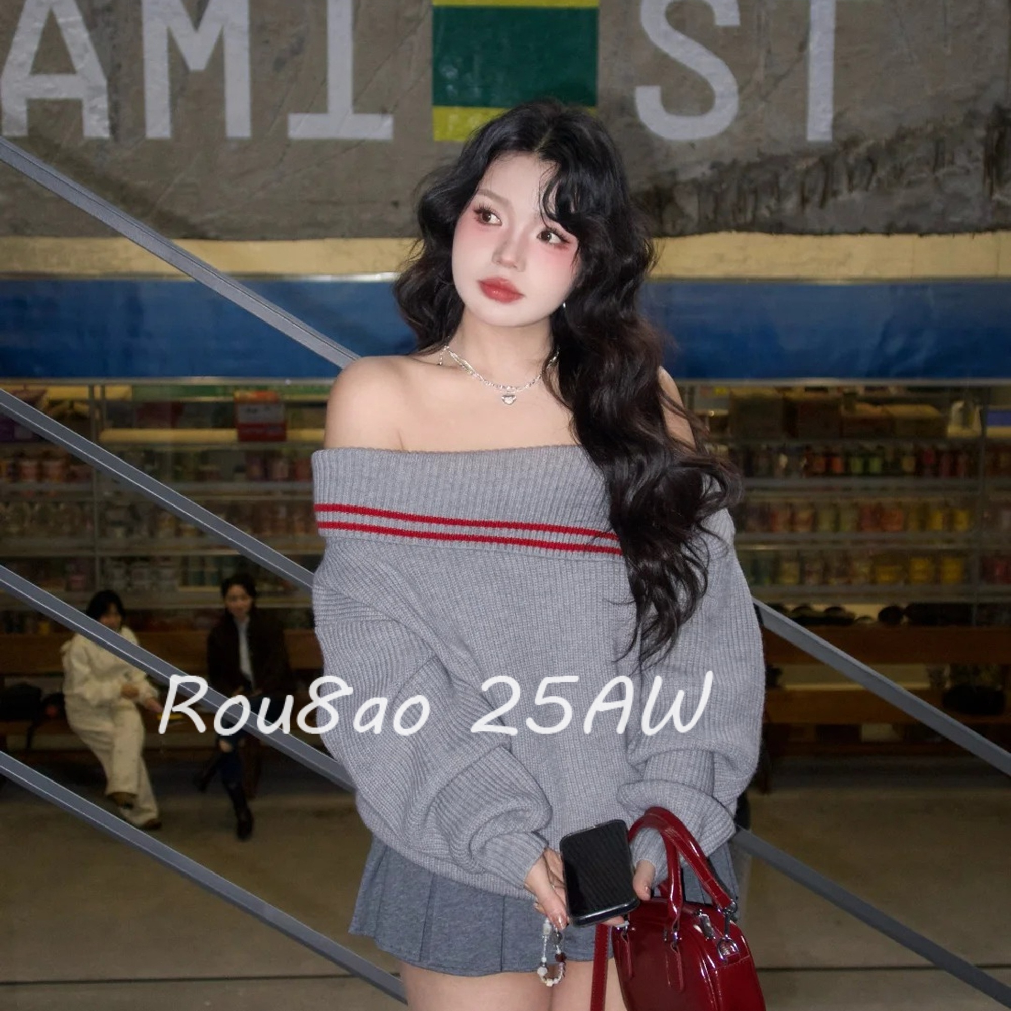 韩系慵懒辣妹风撞色露肩灰色毛衣