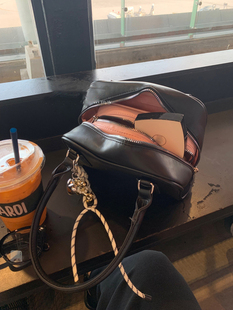 2025新款波士顿休闲手提小方包高级感洋气百搭斜挎包包女保龄球包