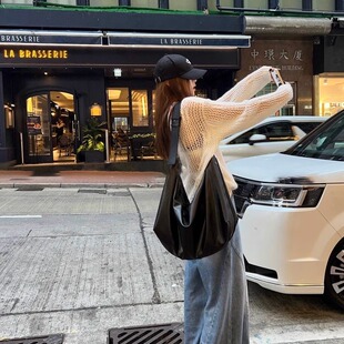 新款 松弛感大容量黑色饺子包女复古高级感休闲通勤单肩斜挎包大包