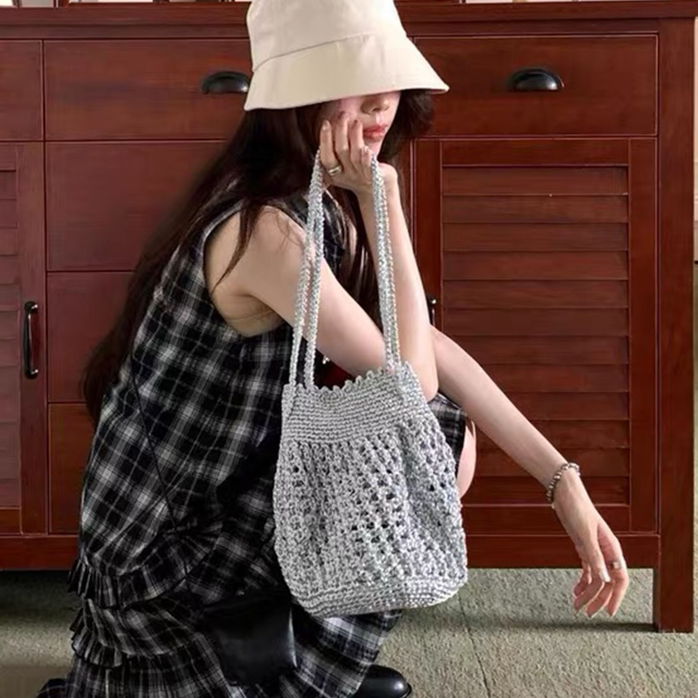 小众手工钩织编织包高级感法式镂空大容量水桶包韩系闪银丝单肩包