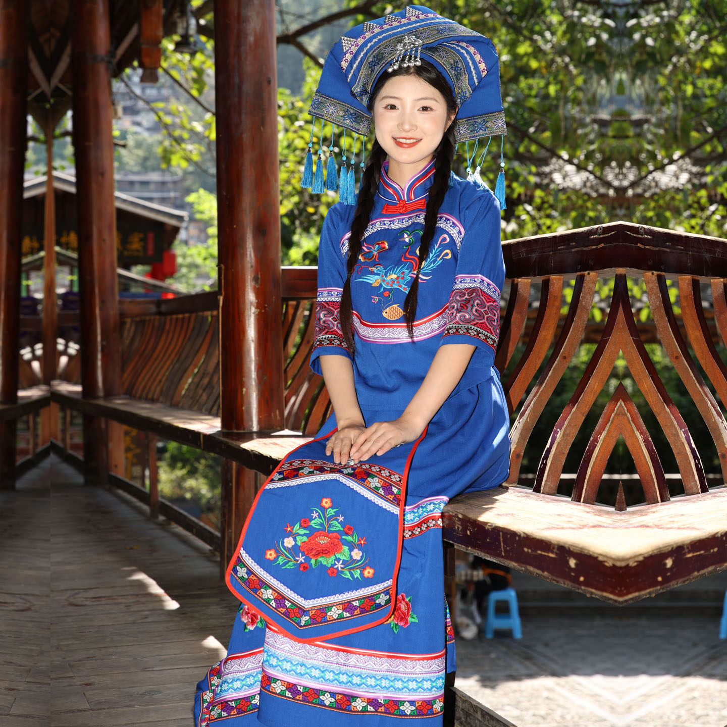 广西少数民族新壮族服装三月三女款成人瑶族苗族哈尼族舞蹈演出服