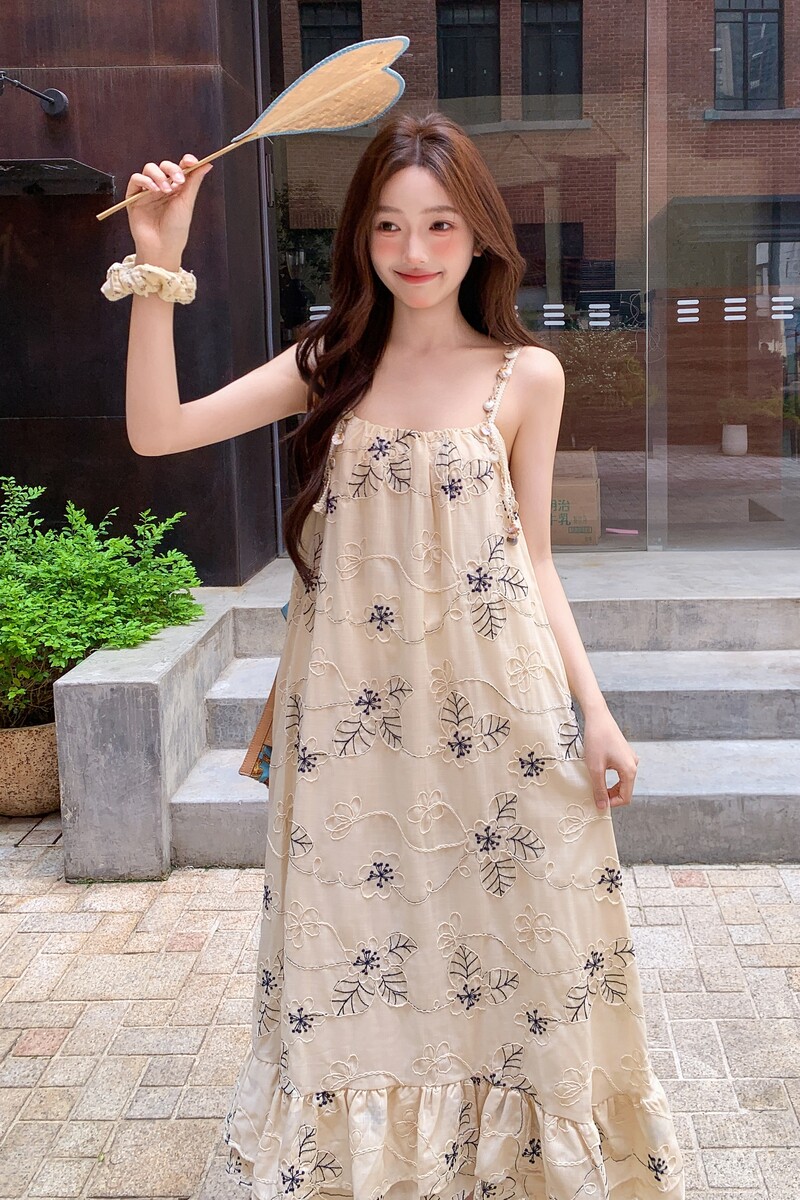 温柔风超好看独特漂亮碎花吊带连衣裙海边度假风沙滩长裙2025夏季,女装连衣裙,沁古纱衣