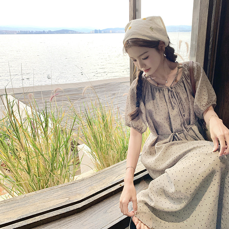 卡其色波点连衣裙夏季女2024新款法式显瘦泡泡袖高腰系带茶歇长裙,女装连衣裙,沁古纱衣