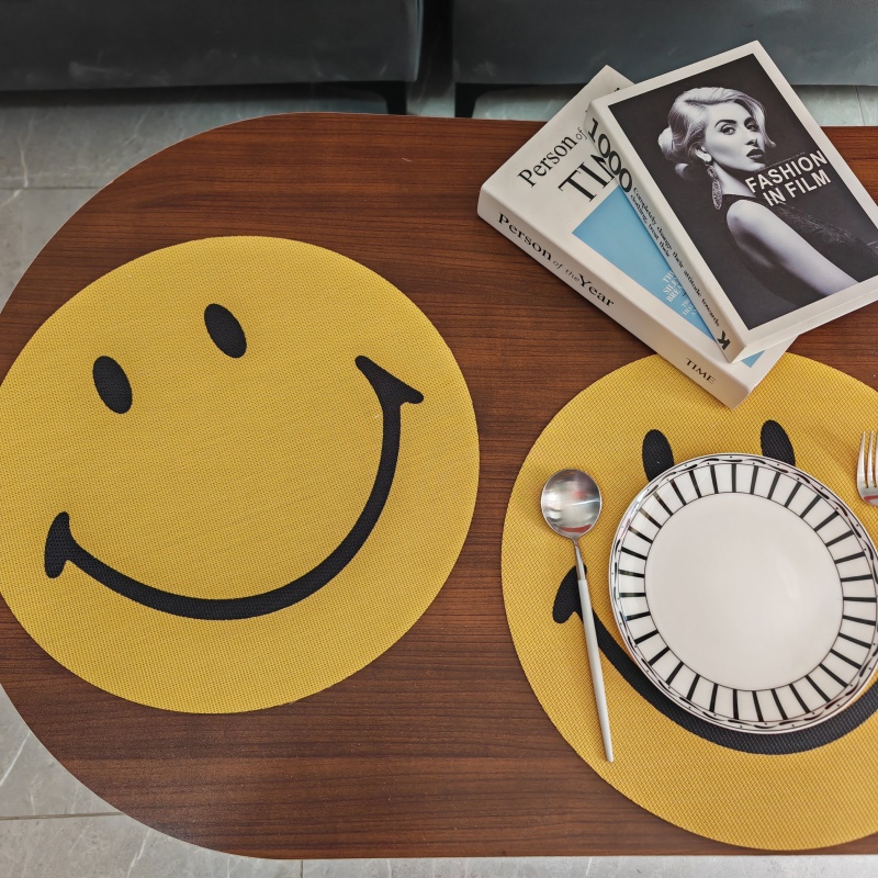 可爱治愈黄色笑脸餐垫