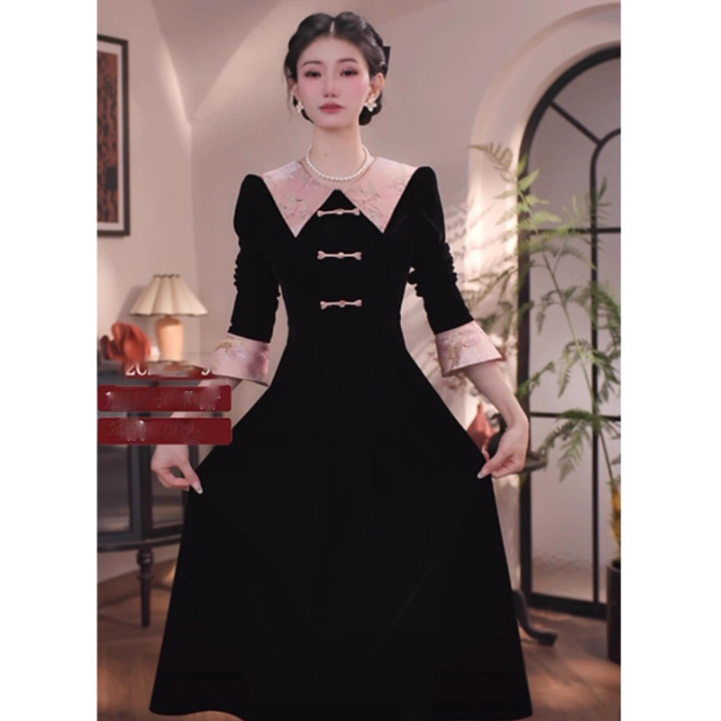 2025秋季新款女新中式国风连衣裙轻奢气质显瘦赫本风长裙TX0140