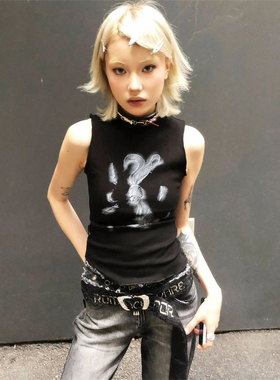 1*1莫代尔 美式街头吊带背心女夏季手绘兔子印花黑色修身显瘦上衣