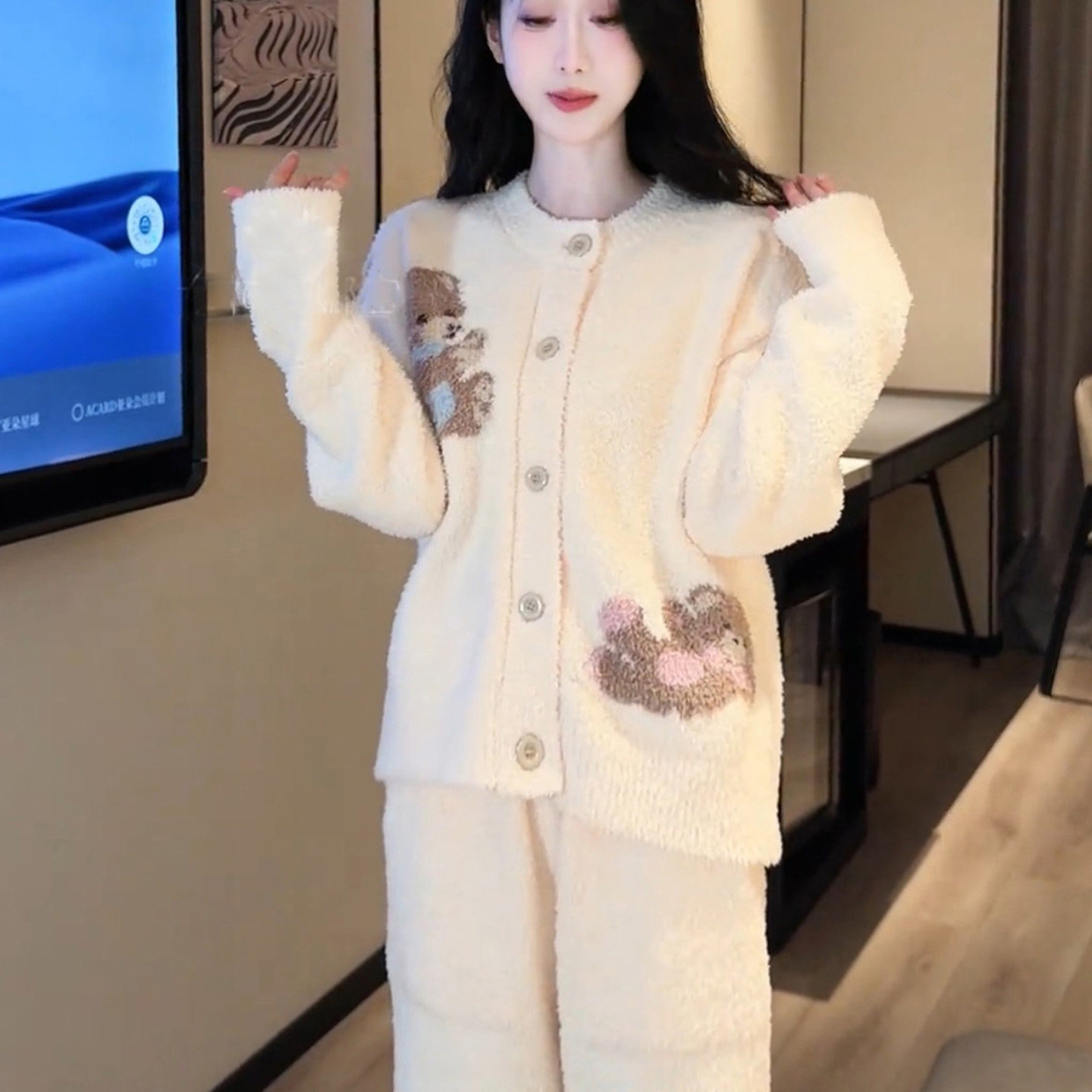 毛绒小熊圆领开衫睡衣半边绒秋冬季长袖长裤休闲风保暖家居服套装