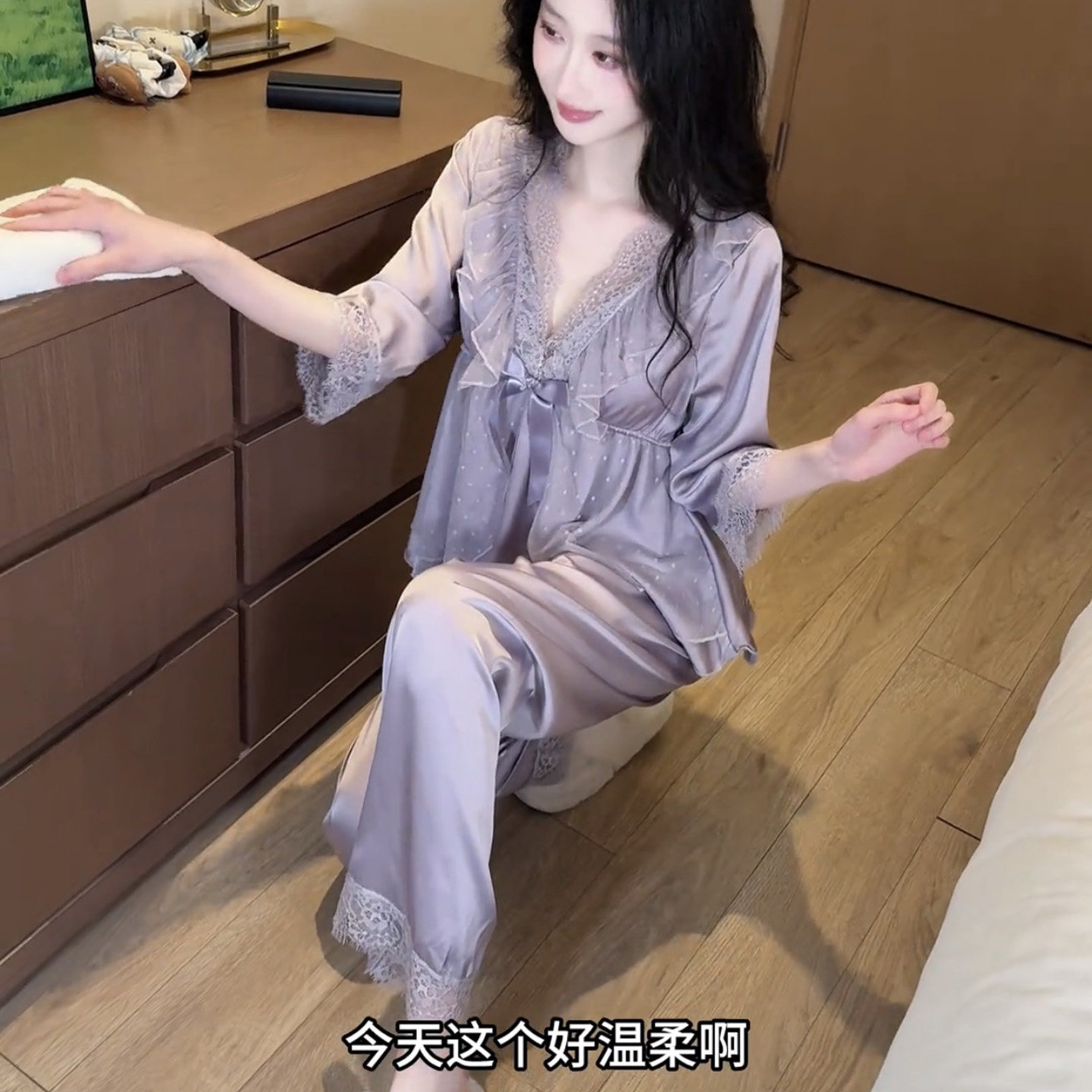 高级感冰丝睡衣女士春夏新款性感蕾丝花边蝴蝶结带胸垫家居服套装