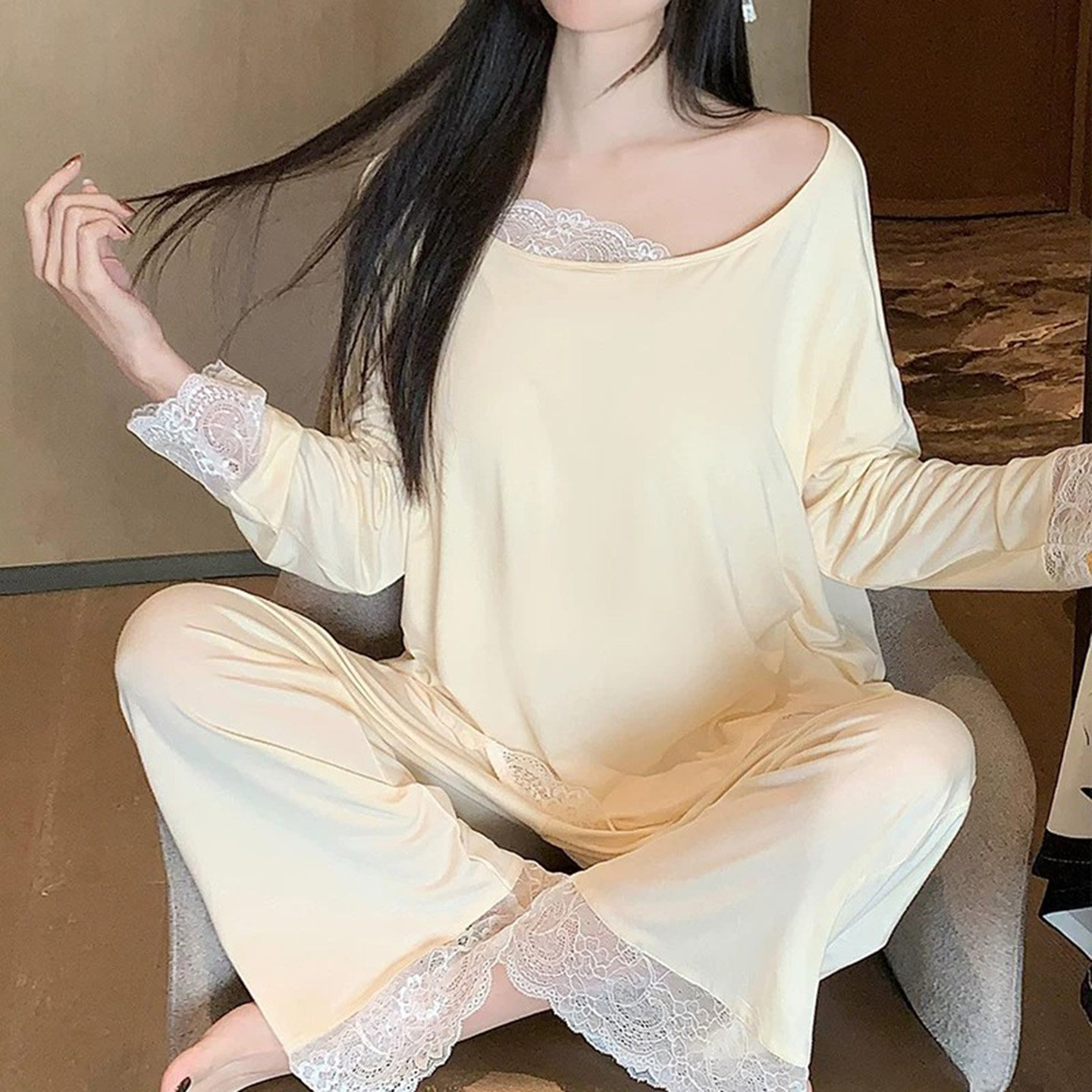 莫代尔圆领睡衣女春秋款长袖性感蕾丝露肩带胸垫家居服套装可外穿