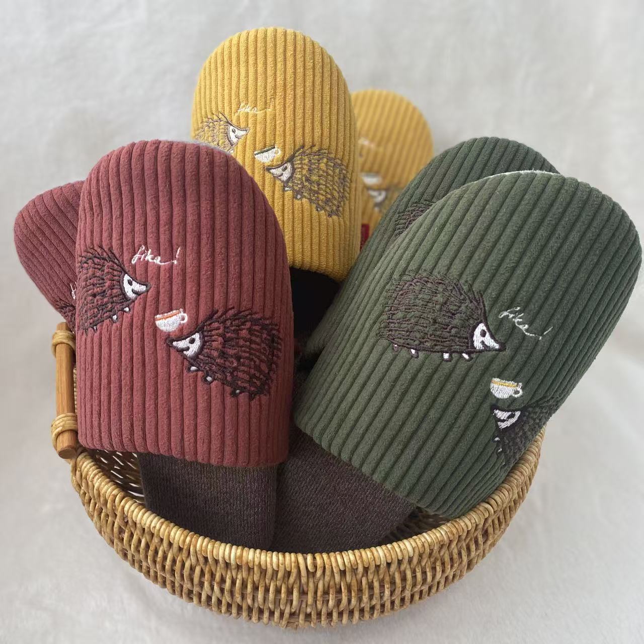 男士女士情侣可爱刺绣室内居家鞋