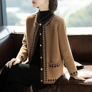 新款 妈妈冬装 时尚 洋气上衣中老年人春秋开衫 水貂绒外套中年女短款