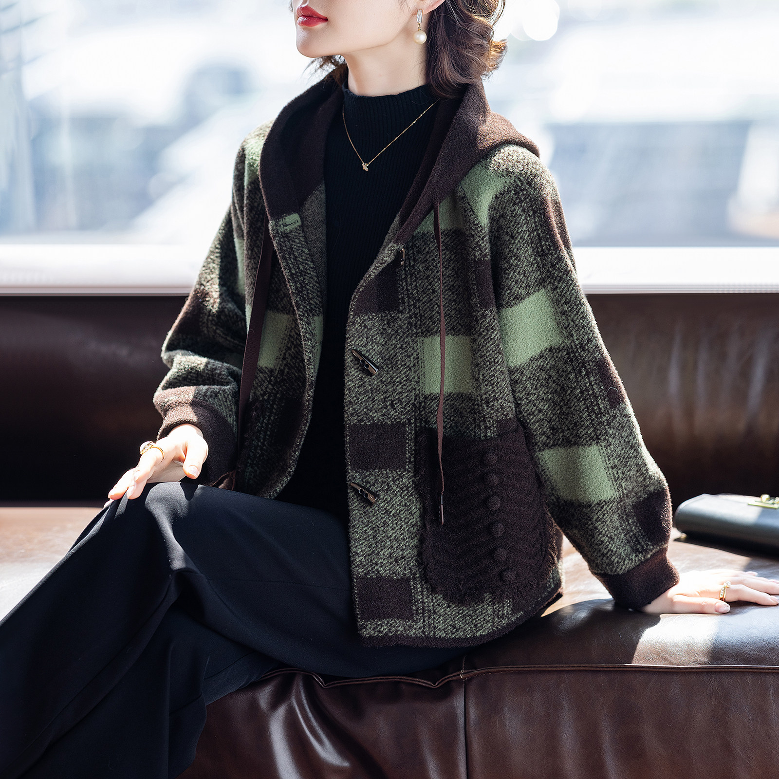 妈妈春秋厚外套洋派时尚2026新款中老年人女士春装上衣服格子50岁