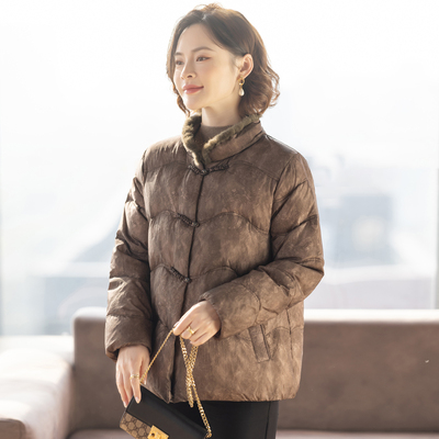 50多岁妈妈羽绒服冬装外套2025新款洋气时尚中老年妇女冬天上衣服