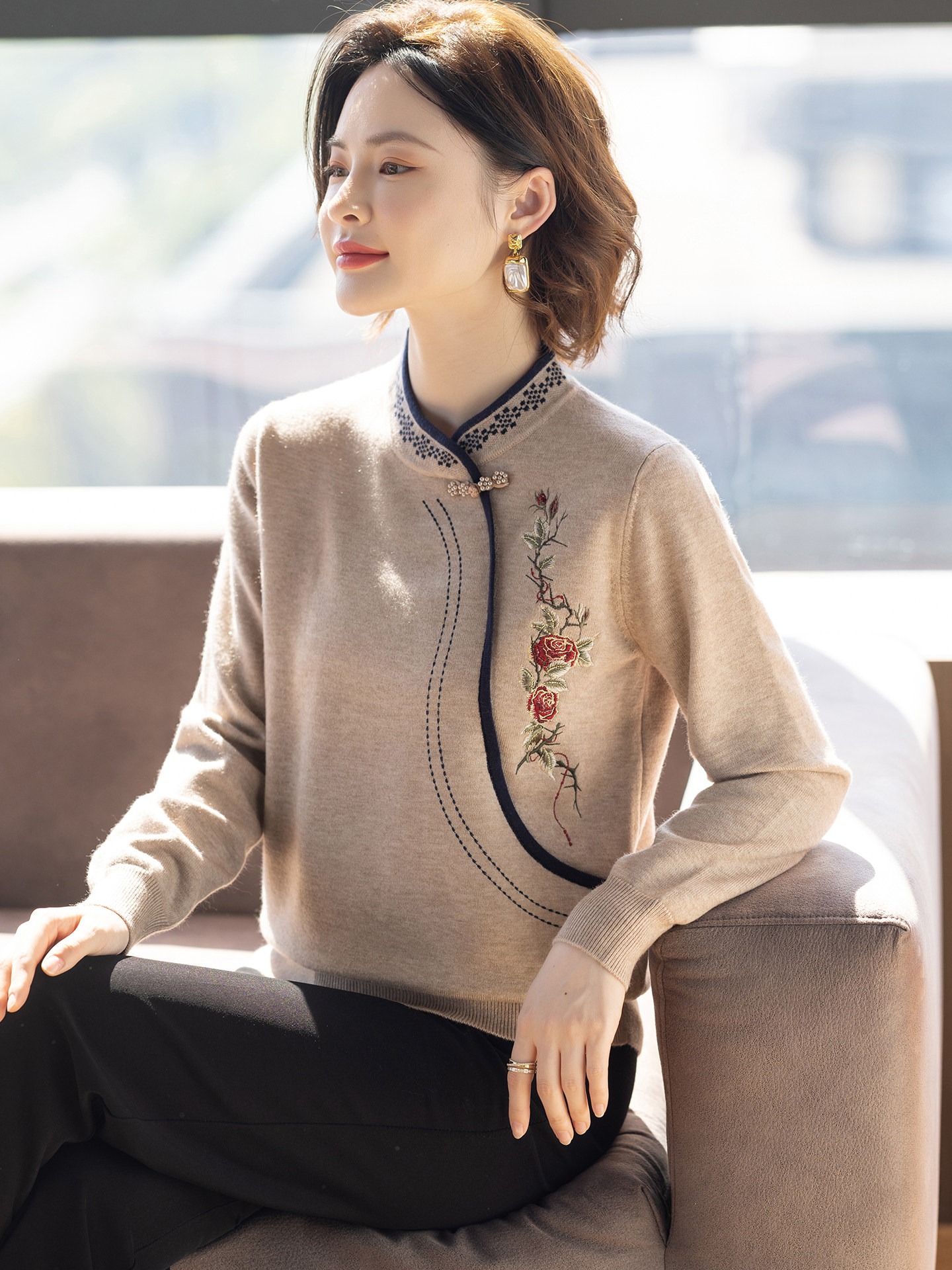 中式妈妈冬装毛衣打底衫中老年人女秋冬天洋气2025新款套装上衣服