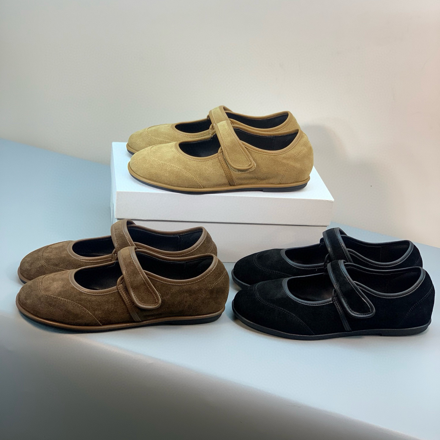 玛丽珍鞋秋季小众复古胎牛绒单鞋圆头平跟魔术贴优雅四季芭蕾女鞋