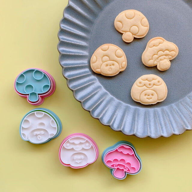 日本卡通男 蘑菇饼干模具小号曲奇3D立体按压式DIY烘焙工具曲奇