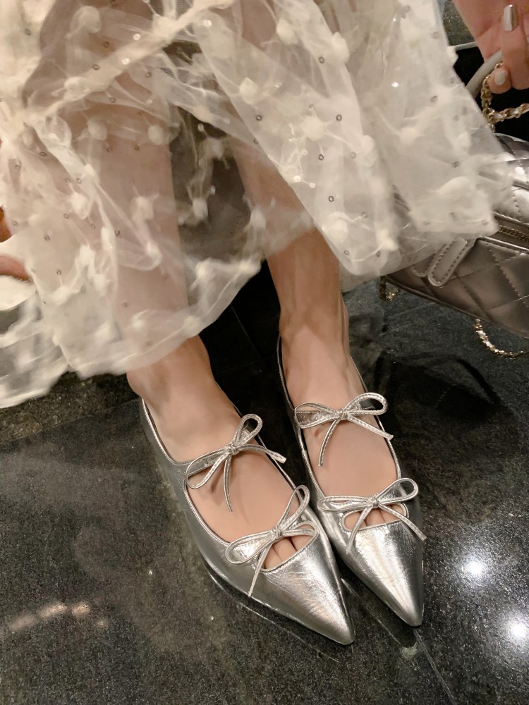 法式尖头蝴蝶结银色玛丽珍鞋女2024春新款酒红色平底鞋女大码单鞋