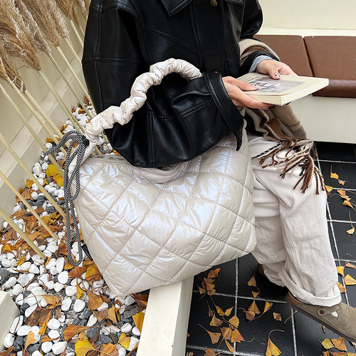 冬季时尚单肩斜挎包包女大容量