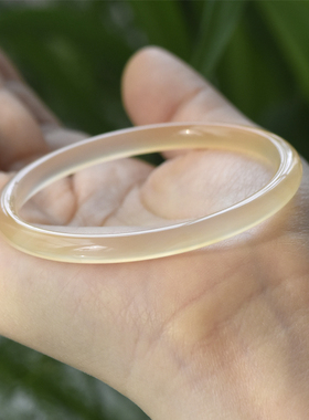 一口糖女玉髓原矿手镯俏色