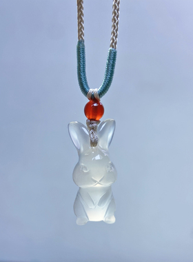 长耳朵兔子立体雕刻天然玛瑙项坠