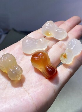 天然冰透俏色玛瑙玉白菜项坠