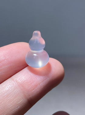 纤纤素手葫芦冰透玛瑙玉髓项坠