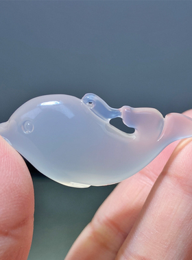 天然玛瑙玉髓海豚吊坠爱情