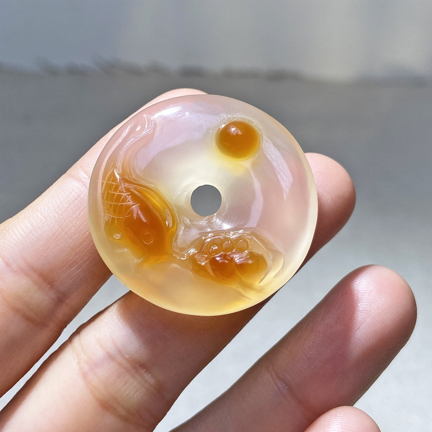 天然玛瑙鱼跃龙门平安扣吊坠