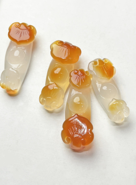 纤纤素手天然冰透俏色玛瑙如意坠