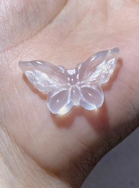 纤纤素手白冰玉髓蝴蝶双面雕项坠