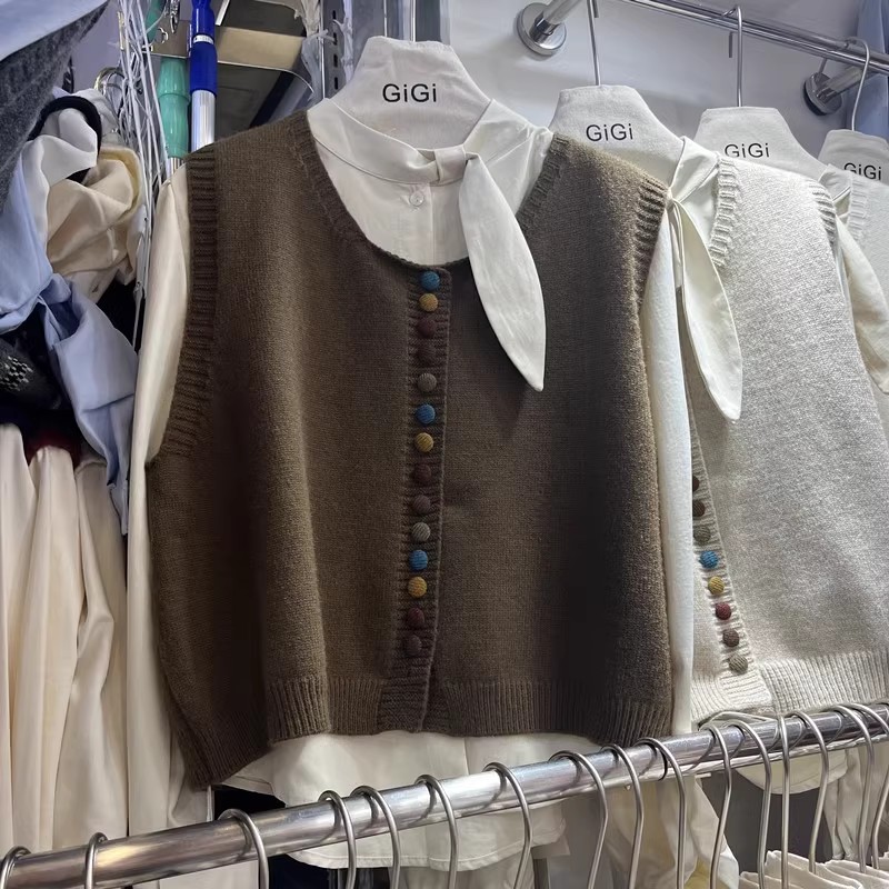 单排扣针织马甲长袖娃娃领领衬衫