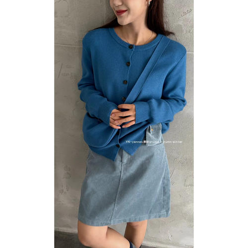 单排圆领开衫毛衣开衫配包包