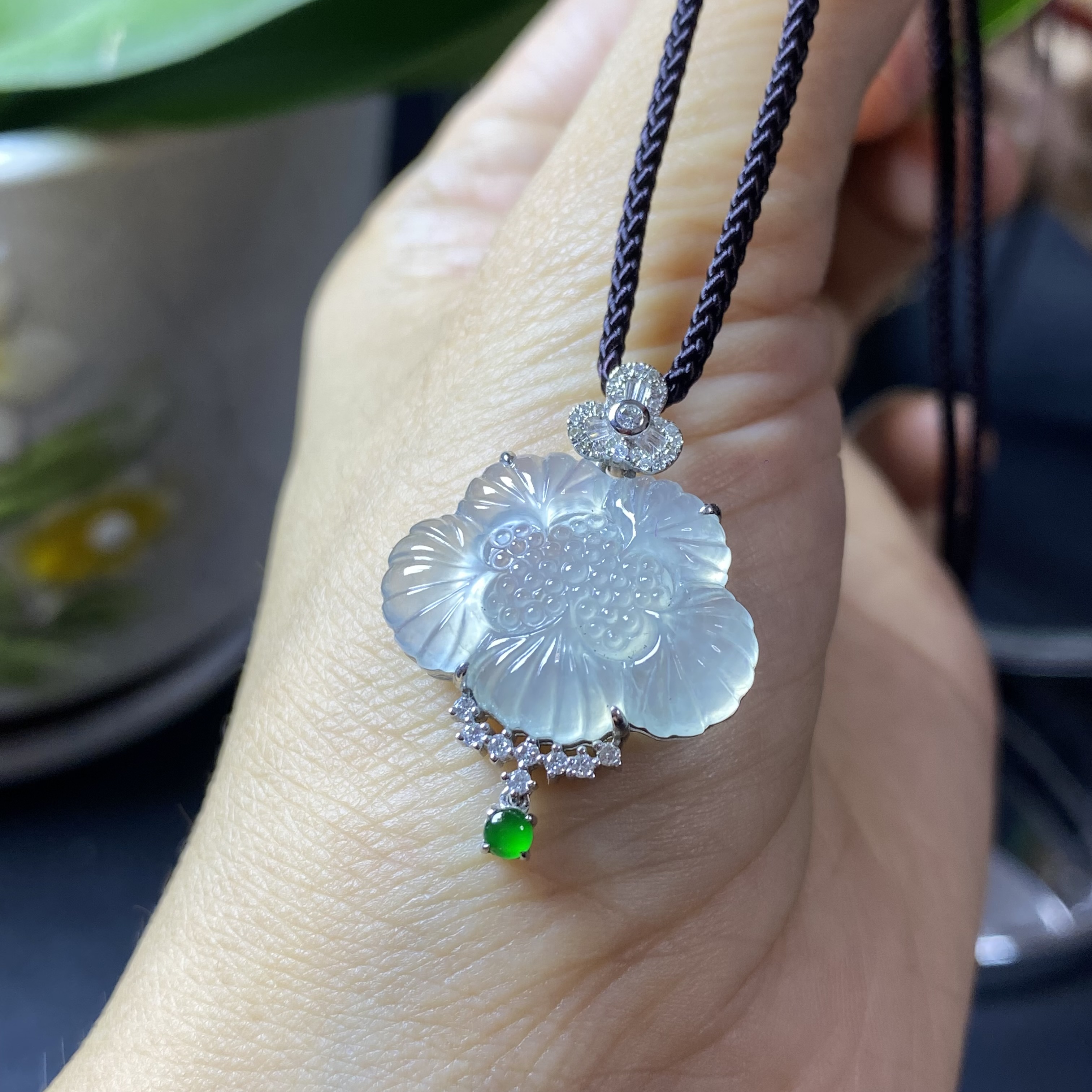 掌中翠翡翠A货高冰种起光饱满荷花吊坠挂件18K金镶嵌 0339